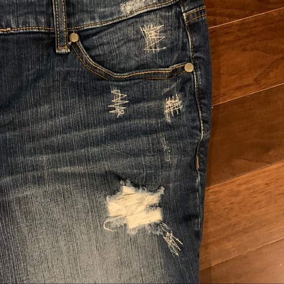Torrid ripped Jean shorts - Size 16 - Picture 7 of 9